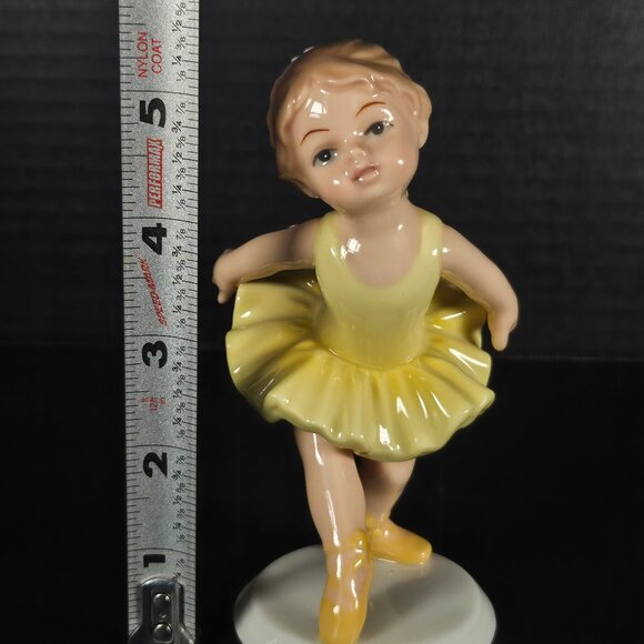 Cosmos Gifts Fine Porcelain Yellow Tutu, Ballerina Girl Figurine Beautiful ! - Picture 9 of 10